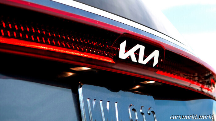 I proprietari della Carnival dicono che le porte scorrevoli sono pericolose, Kia dice che finora nessuno è rimasto ferito | Carscoops